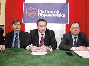 Szefowie ostrołęckiej Platformy, od lewej: Dariusz Kaczyński - skarbnik, Sławomir Kuźmiński, Andrzej Kania - szef ostrołęckiej PO
