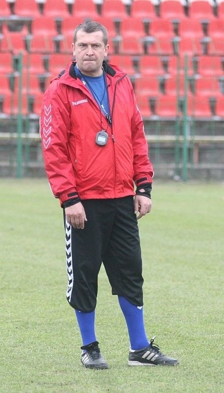 Trener Marcin Sasal nie jest zadowolony ze zmian w terminarzu ekstraklasy, bo Korona cztery najbliższe mecze rozegra w poniedziałki i w piątki.