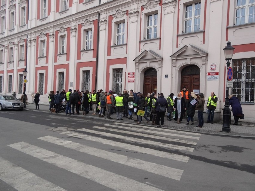 Co dalej z Łejerami? Pikieta przed Urzędem Miasta