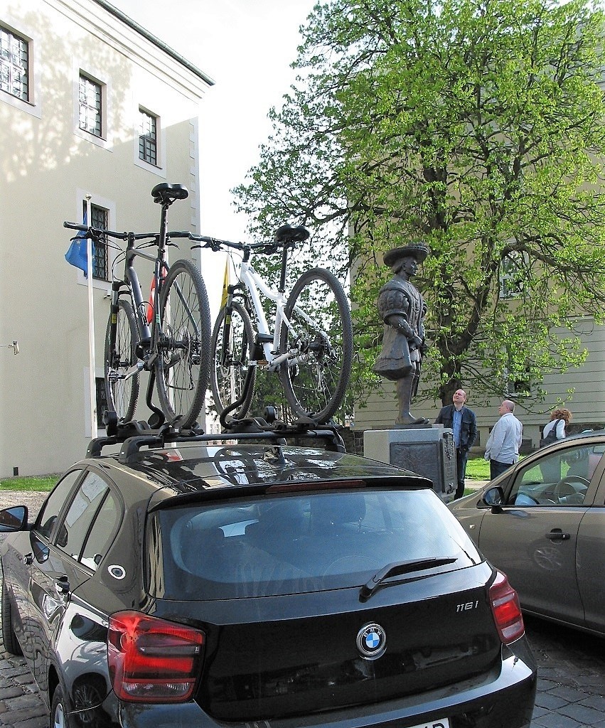 Przewożenie rowerów na dachu auta osobowego jest...