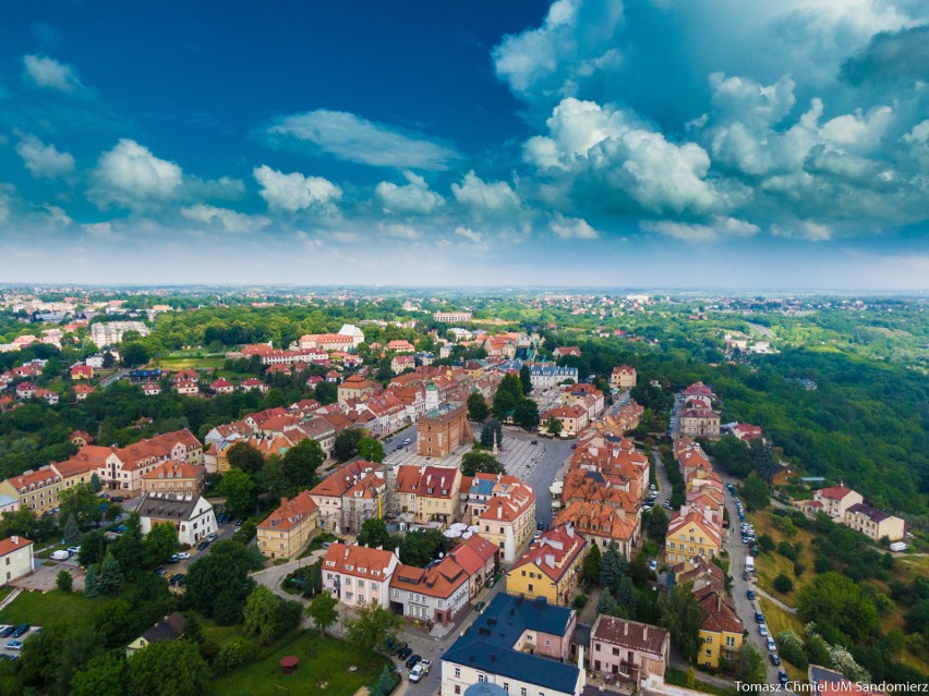 Na kolejnych slajdach sprawdź poszczególne dane...