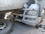 Wypadek na A4 pod Wrocławiem. Tir wbił się w drugiego. Kabina zmiażdżona, w środku kierowca. Autostrada zablokowana, ogromny korek [ZDJĘCIA]