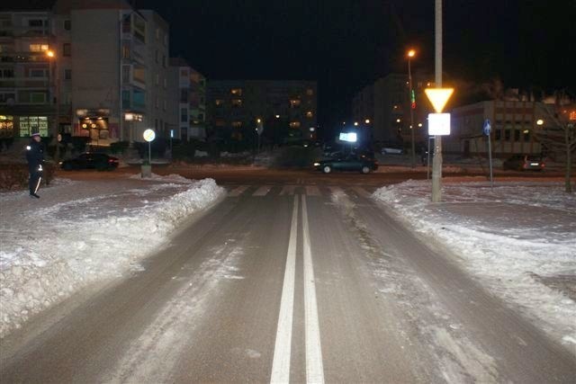 11-latek przechodził przez przejście. Uderzył w niego samochód