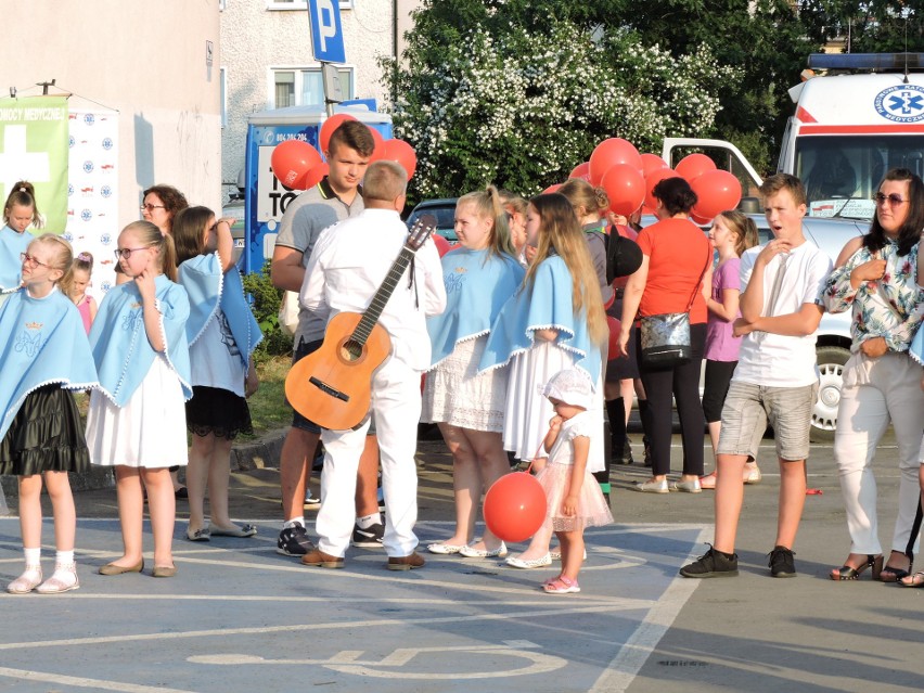 Koncert Uwielbienia w Ostrołęce pod pałacykiem [ZDJĘCIA, WIDEO]