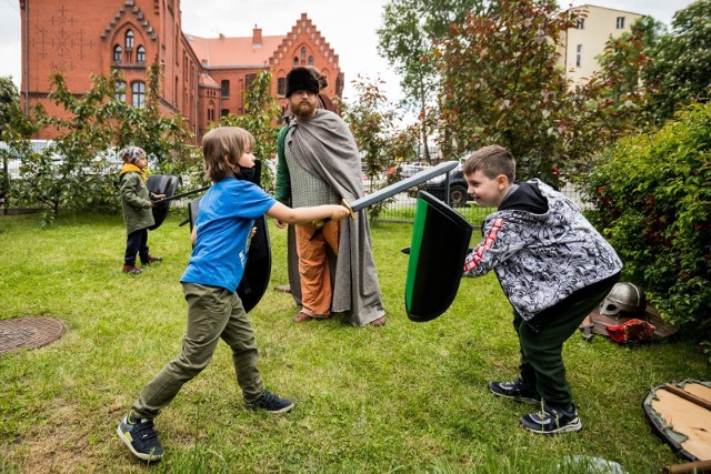 We wtorek, 1 czerwca, Kujawsko-Pomorskie Centrum Kultury w Bydgoszczy przygotowało festyn rodzinny z okazji Dnia Dziecka "W grodzie nad Brdą". Zobacz więcej zdjęć z imprezy >>>