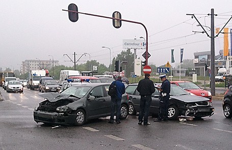 Do zderzenia dwóch volkswagenów na ul. Przybyszewskiego 176/178.