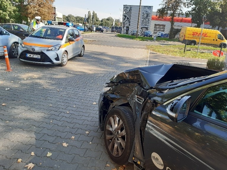 Wrocław: Wypadek na Tarnogajskiej. Kia zderzyła się z tramwajem