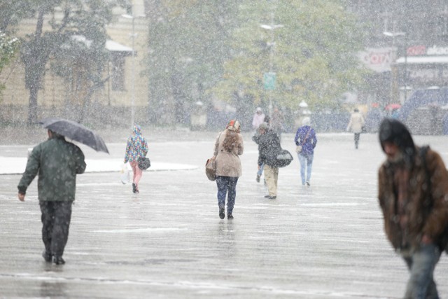 Meteorolodzy ostrzegają przed śniegiem i silnym wiatrem