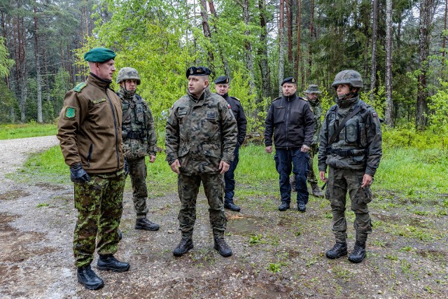 Żołnierze z Estonii wesprą polskie służby na granicy polsko-białoruskiej