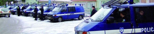 Oddziały z komend powiatowych, wojewódzkiej i antyterroryści zjechały pod komendę policji w Olecku. Na szczęście funkcjonariusze nie musieli rozdzielać kibiców.