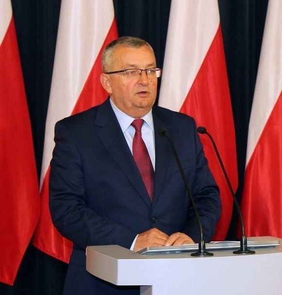 Minister Andrzej Adamczyk mówił o zwiększeniu nakładów na drogi lokalne.