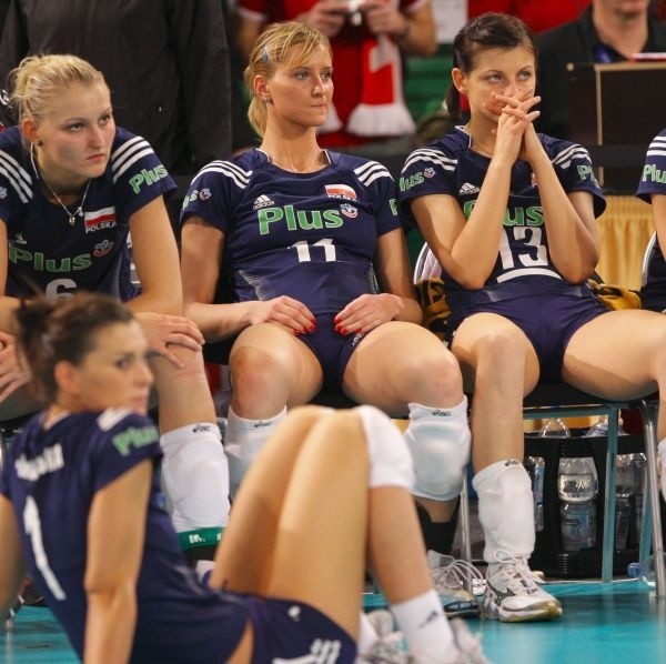 Smutek Polek. Katarzyna Skowrońska-Dolata (z lewej, front), Anna Podolec, Anna Barańska, Milena Rosner i Milena Sadurek po przegranej w finale z Rosją.