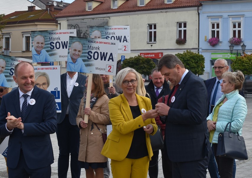 Wybory parlamentarne 2019. Komisarz unijna Elżbieta Bieńkowska na Rynku w Oświęcimiu poparła kandydatów Koalicji Obywatelskiej [ZDJĘCIA]