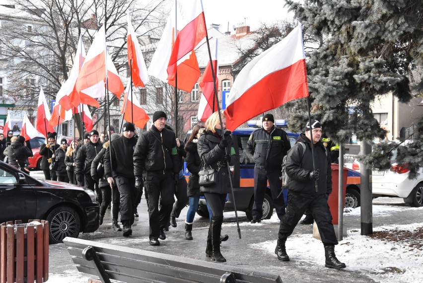 Oświęcim. Obchody wyzwolenia miasta zakończyły się składaniem kwiatów pod Pomnikiem Nieznanego Żołnierza. Przybyła też delegacja ONR