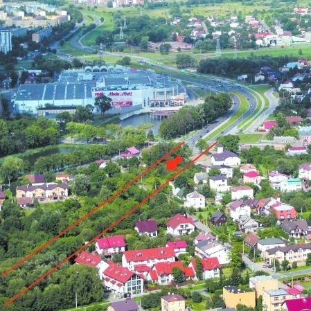 Nowa ulica przetnie spokojne dotychczas osiedle Nowe położone między ulicami Podleśną, Mickiewicza i Zwierzyniecką
