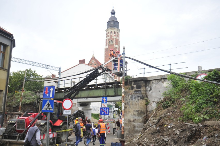 Stary wiadukt kolejowy nad ulicą Kopernika zostanie...