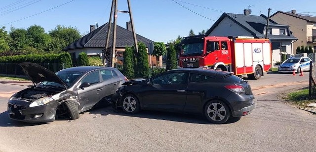 Zderzenie dwóch samochodów osobowych w Woli Blakowej