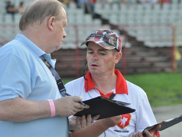 (z lewej), bydgoszczanin, jeden z najbardziej znanych kibiców sportowych. W tym roku pełni funkcję dyrektora sportowego Polonii.