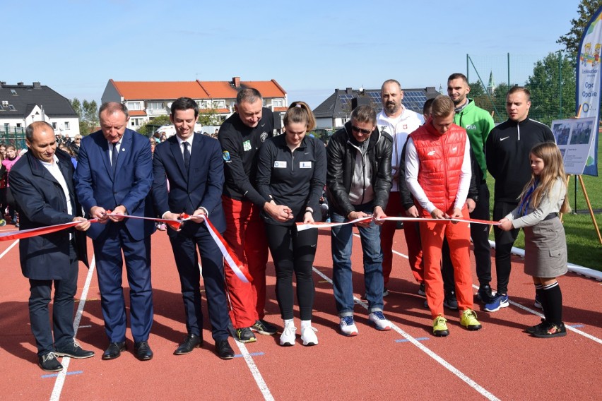 Otwarcie stadionu miejskiego w Oleśnie po rewitalizacji.