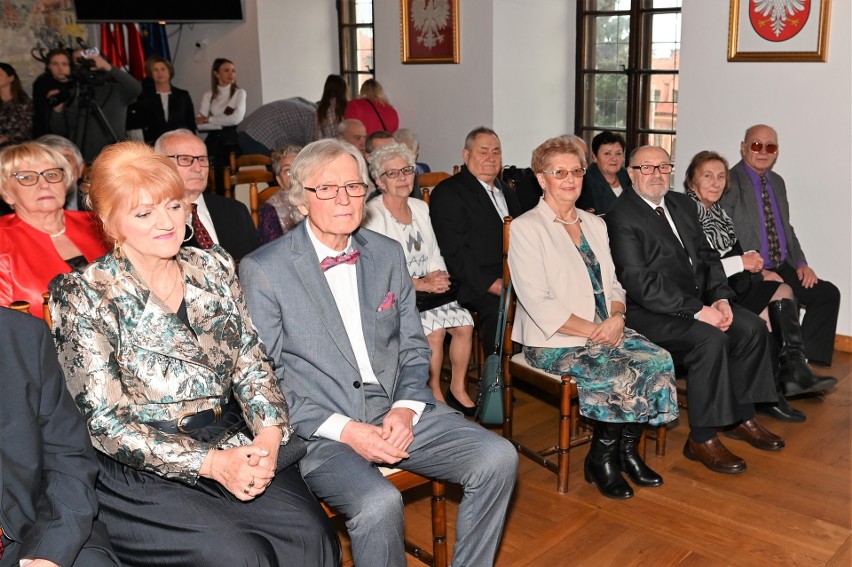 26 par świętowało Złote Gody w Sandomierzu. Piękna, rodzinna uroczystość. Zobacz zdjęcia