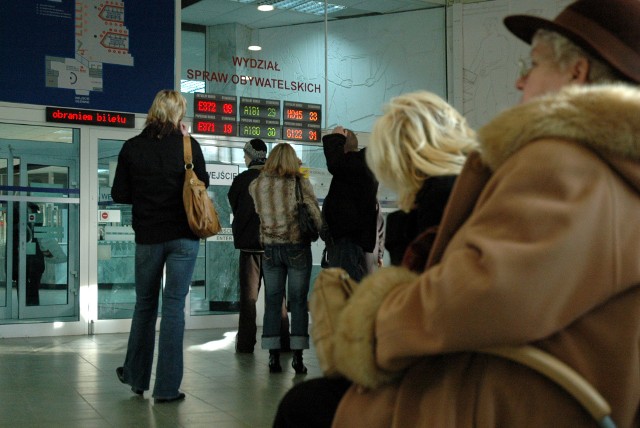 Zameldować się lub wymeldować można w urzędzie przy ul. Libelta lub drogą elektroniczną.