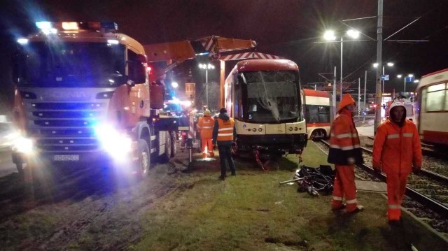 Wykolejenie tramwaju w Gdańsku. Tramwaj wypadł z torów na Błędniku, 20 lutego 2018 (20.02.2018)