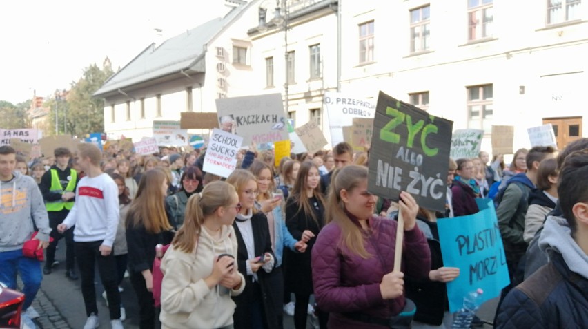 Wielki młodzieżowy strajk klimatyczny w Krakowie. "Chcemy mieć przyszłość!"