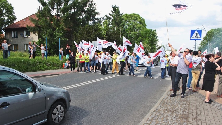 Pikieta pod Urzędem Miasta w Lędzinach