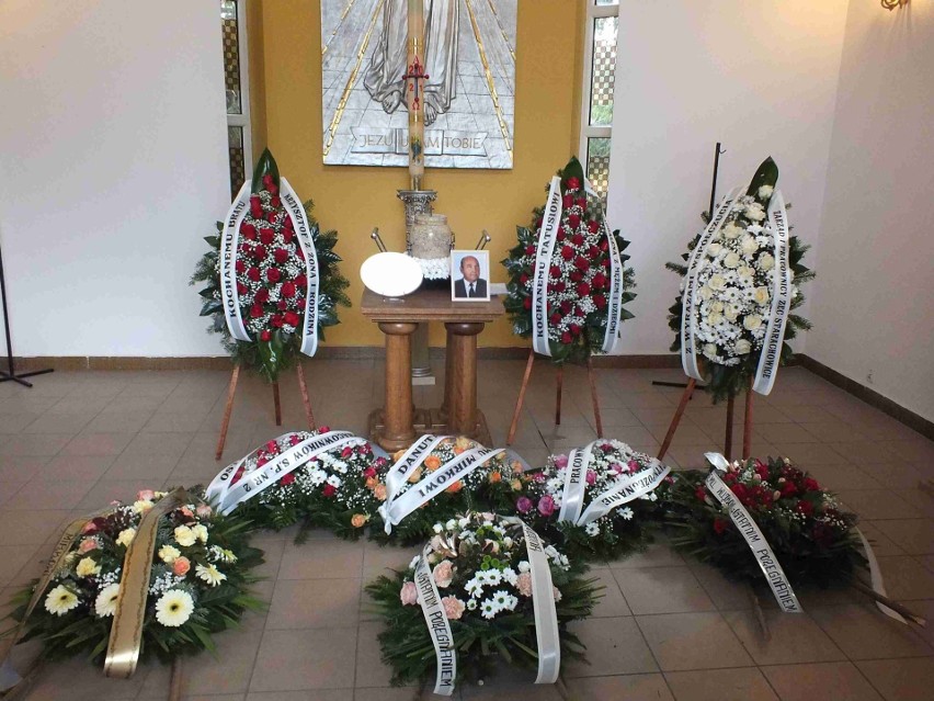 Pogrzeb Mirosława Staniszewskiego, wieloletniego prezesa ZEC Starachowice, radnego powiatowego [ZDJĘCIA]