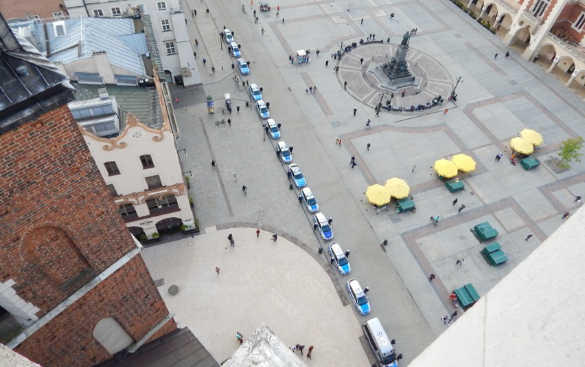 Kraków. Małopolscy policjanci oddali hołd zastrzelonemu koledze z Raciborza [ZDJĘCIA]