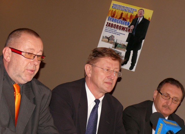 W środku Franciszek Zaborowski, z lewej dr Janusz Szczęś, z prawej Ryszard Jaśkowski z Forum Mieszkańców.