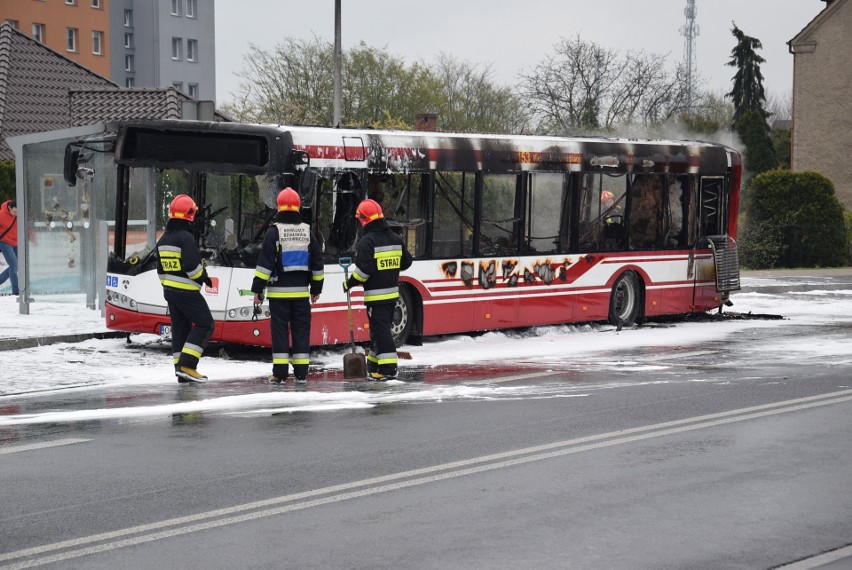 Pożar autobusu MZK na Kozielskiej w Kędzierzynie-Koźlu. Pasażerowie zdążyli się ewakuować