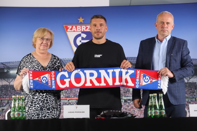 Łukasz Podolski podpisał roczny kontrakt z Górnikiem ZabrzeZobacz kolejne zdjęcia. Przesuwaj zdjęcia w prawo - naciśnij strzałkę lub przycisk NASTĘPNE