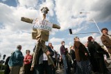 Zakończyła się blokada drogi krajowej numer 7 w Szydłowcu. Ludzie spalili kukłę burmistrza (video)