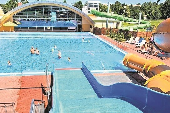 Centrum Sportowo-Rekreacyjne Helios w Ustroniu Morskim to miejsce chętnie odwiedzane nie tylko przez mieszkańców gminy i turystów. Z jego atrakcji korzystają też regularnie m.in. koszalinianie