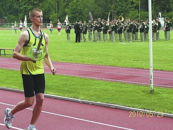 Znicz Wojewódzkiej Gimnazjady Podlaskiej zapalił Piotr Sawczyński z bielskiego Gimnazjum nr 3. Podczas zawodów nie miał sobie równych i zajął  pierwsze miejsce w skoku wzwyż