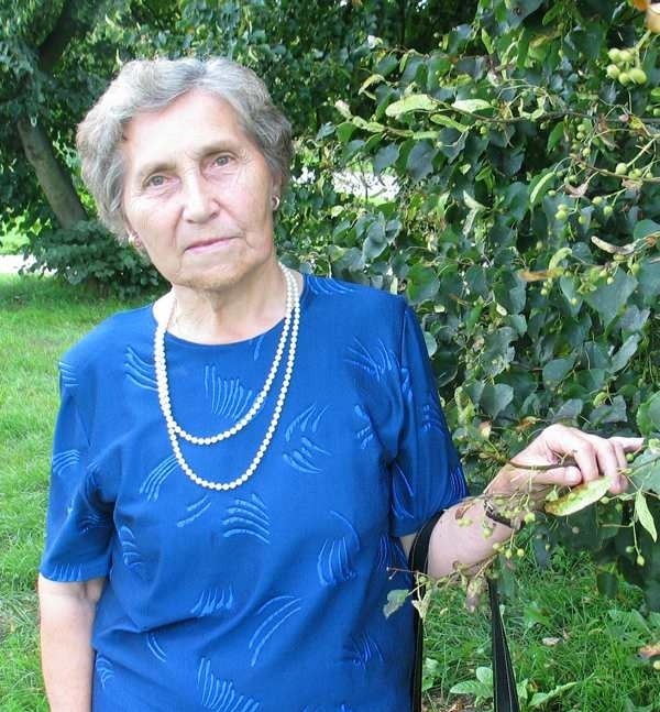 KRYSTYNA BLICHARZ Ma 77 lat. Jest wdową, ma czworo dzieci i siedmioro wnuków. Lubi podróże i rodzinne spotkania.  