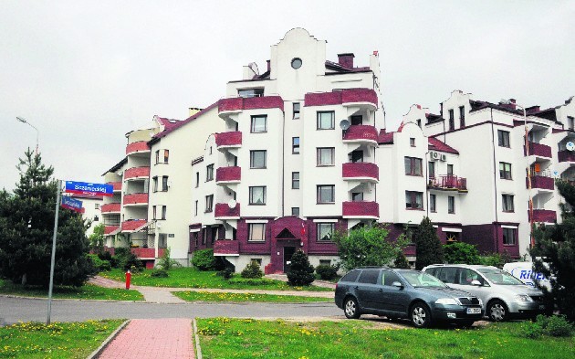 W zasobach SM "Ustronie" było jeszcze niedawno sześć budynków wielomieszkaniowych przy ul. Leszczyńskieji ul. Sczanieckiej.