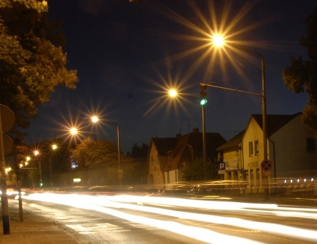 Oświetlenie ulicy Szczecińskiej w Słupsku zostało mocno ograniczone. 