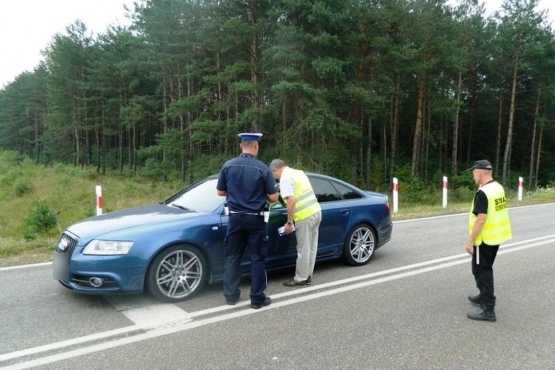 Policjanci z Wydziału Ruchu Drogowego Komendy Powiatowej...