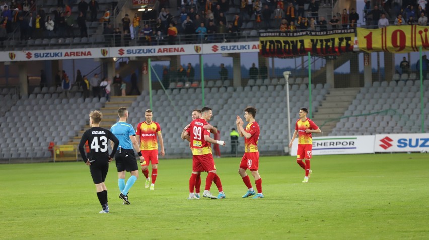 Korona Kielce wygrała z Górnikiem Polkowice w Fortuna 1 lidze 2:1. Zwycięstwo zapewnił gol w doliczonym czasie Marcina Szpakowskiego