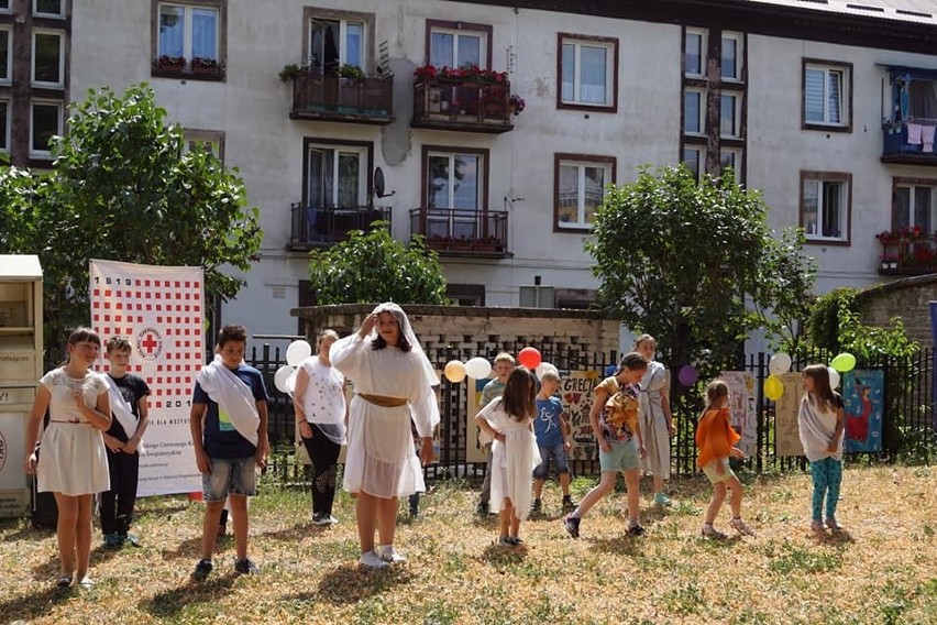Festiwal kulturowy dla dzieci spędzających wakacje w świetlicy Polskiego Czerwonego Krzyża [ZDJĘCIA]