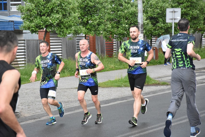 Chrzanów. Zacięta rywalizacja na trasie biegu ulicznego "Pociąg do Biegania" [ZDJĘCIA] 