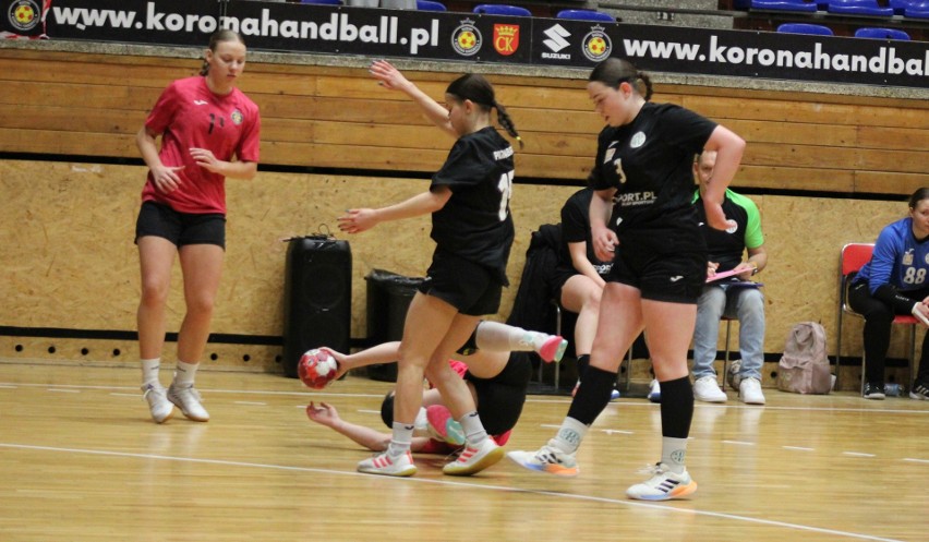 Suzuki Korona Handball przegrała po karnych z Pogonią Zabrze w 1/16 Mistrzostw Polski Juniorek. Kielczanki miały pewny awans. Zobacz zdjęcia