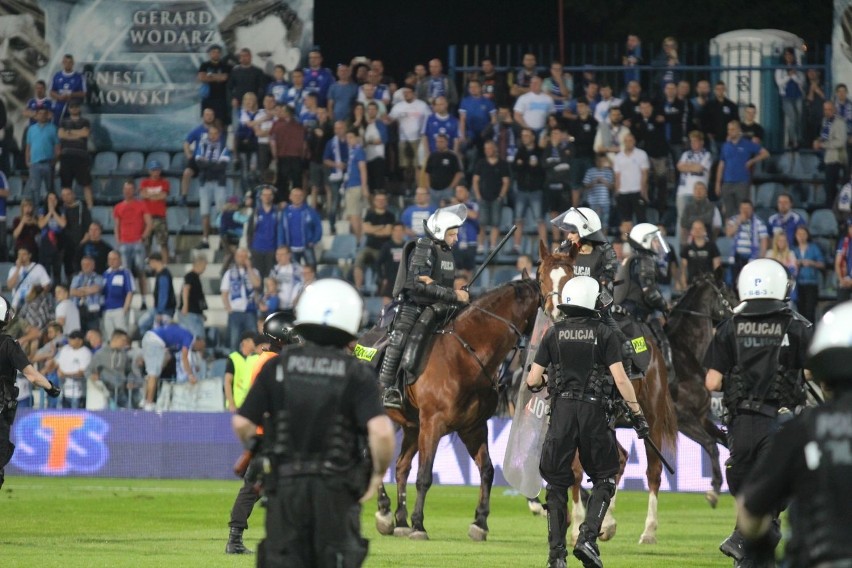 Zadyma w Chorzowie po meczu Ruch - Górnik Łęczna. Smutne pożegnanie z Ekstraklasą ZDJĘCIA