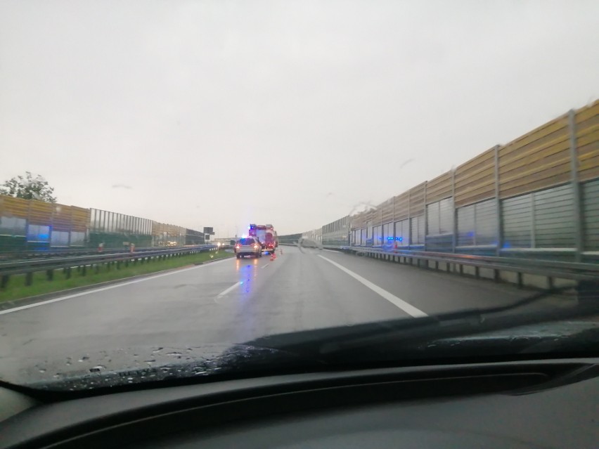 Kolizja na S19 na pasie w kierunku Rzeszowa w okolicach zjazdu na autostradę A4 [ZDJĘCIA]