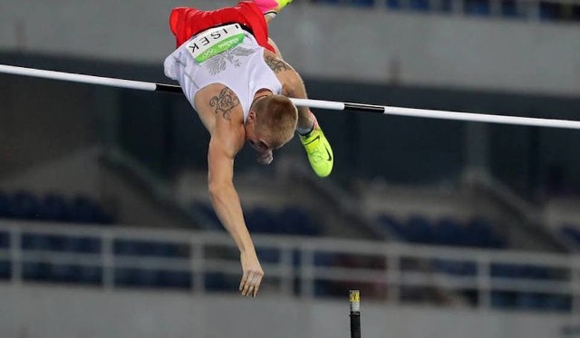 Piotr Lisek podczas olimpijskiego konkursu w Rio de Janeiro