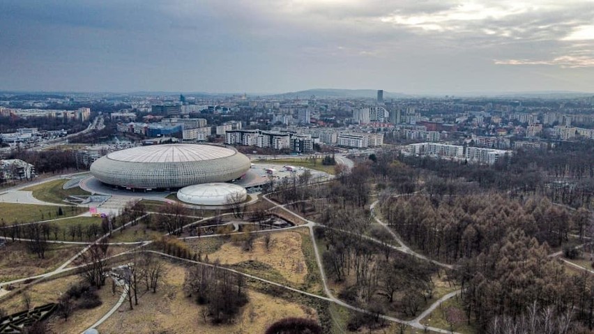 Krakowska laguna powstała w Czyżynach. Kolor? Prawie Zanzibar! Tak zmienia się Park Lotników Polskich. Zdjęcia z drona