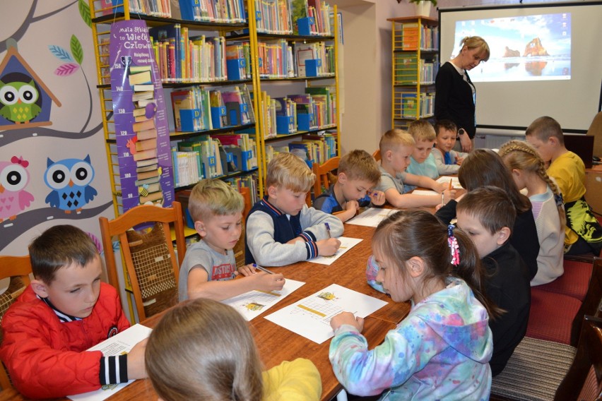 Tydzień Bibliotek 2022. Spotkania w Publicznej Bibliotece Samorządowej w Krasnosielcu, 9-13.05.2022. Zdjęcia