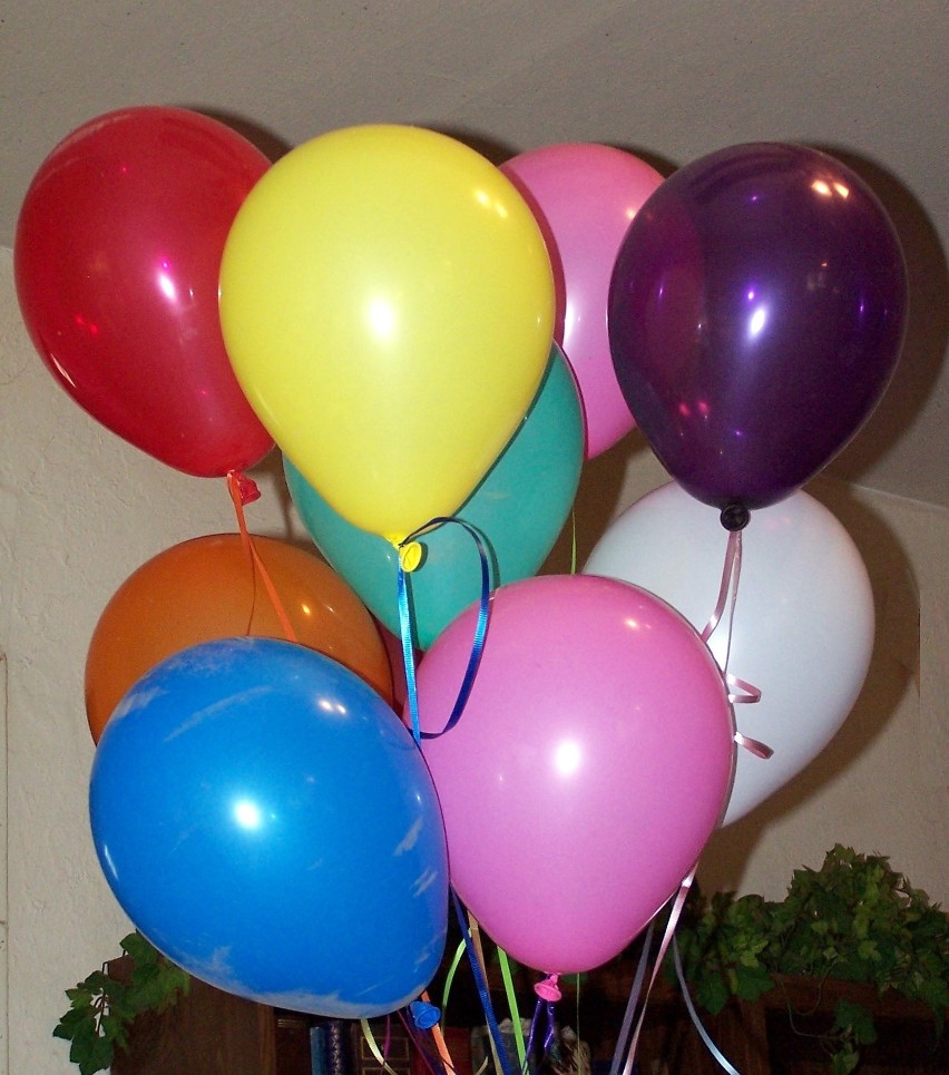 Kolorowe balony 
Jak udekorować dom przed ślubem
